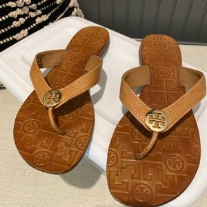 🌺 Tory Burch Thor’s Flip Flop Sandals